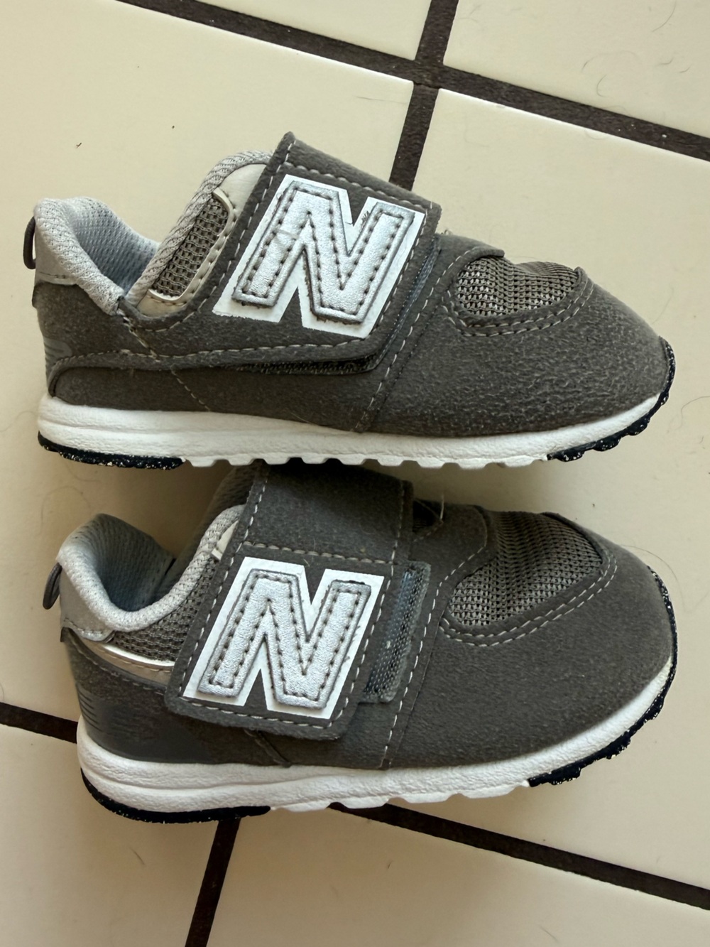 New Balance 574 Toddler Shoes Size 5 X-Wide 5XW Rain Cloud Gray Hook & Loop